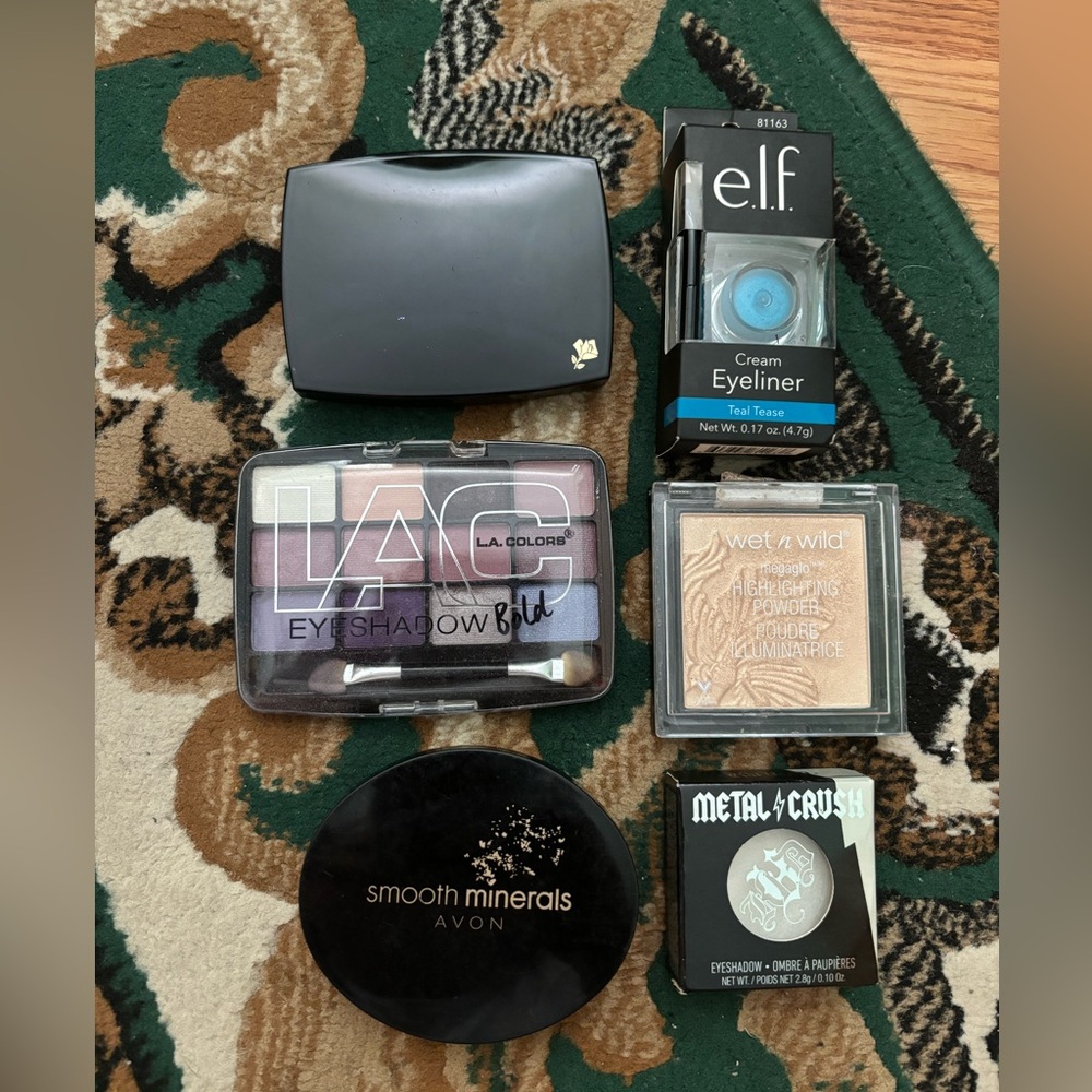 Makeup bundle.